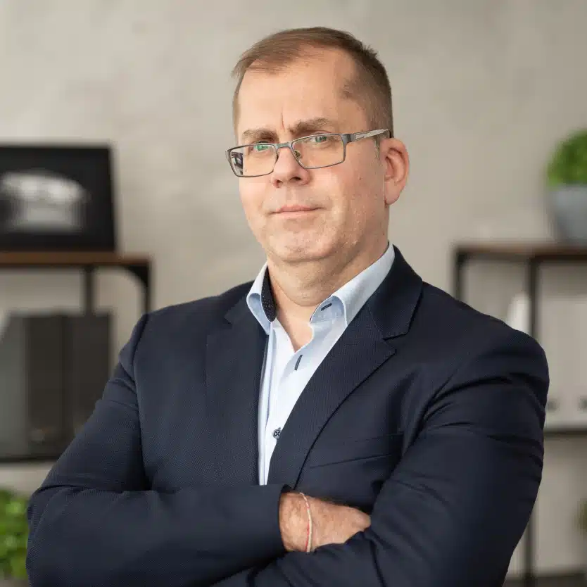 Bakó Kornél, oktató, Pannon kincstár. Közgazdász, az Inhouse biztosítási és hitelezési szakmai vezetője.