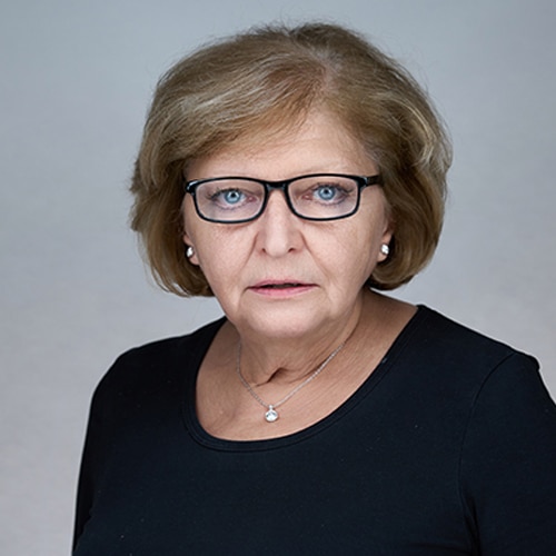Oroszi Zsuzsanna Oroszi Zsuzsanna, aneszteziológus szakasszisztens, a Pannon Kincstár oktatója, aneszteziológus asszisztensi és intenzív szakápolói képzéseken oktat