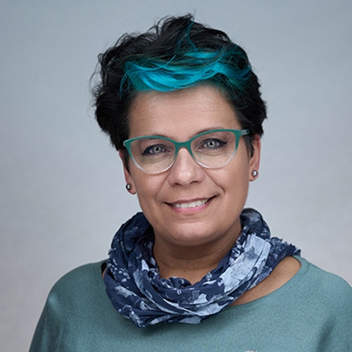 Papp Tamara Edit Papp Tamara Edit, fogászati szakasszisztens, klinikai dental higiénikus, fogászati asszisztensek és dentálhigiénikusok képzésén oktat