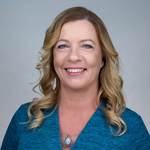 Szabados-Slezák Brigitta Szabados-Slezák Brigitta, diplomás ápoló, szocilis menedzser, a Pannon Kincstár oktatója, szociális képzéseken oktat