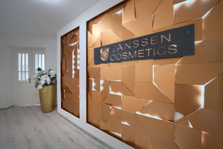 Betekintés a Janssen Cosmetics szalonba. Kozmetikus-technikus képzés, együttműködésben a Janssen Cosmetics Akadémiával, Pannon Kincstár