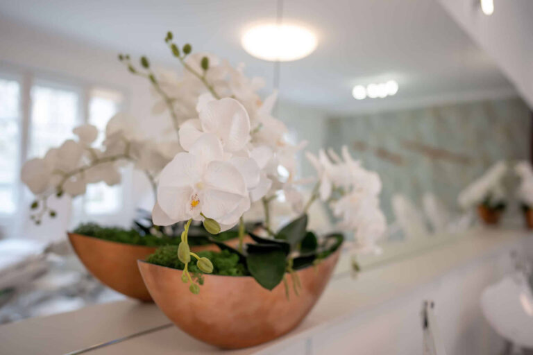 Kozmetikus technikus képzés a Janssen Cosmetics Akadémiával, a képzés szakmai gyakorlatának lebonyolítójával. Modern gyakorlati környezet.